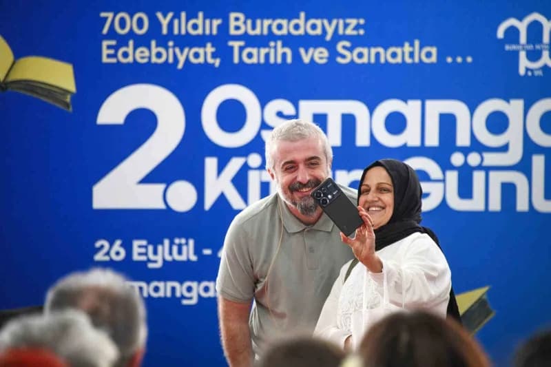 2. Osmangazi Kitap Günleri'nde, Serkan Karaismailoğlu kitapseverlere hitap etti.