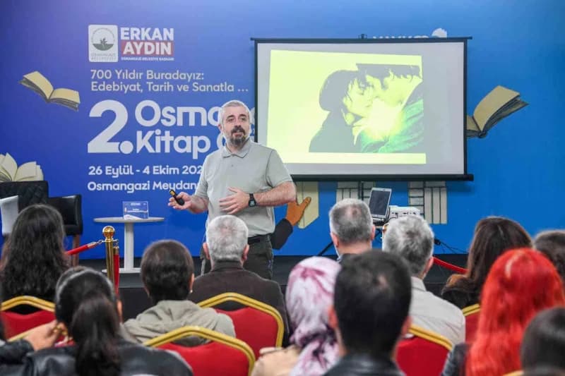 2. Osmangazi Kitap Günleri'nde, Serkan Karaismailoğlu kitapseverlere hitap etti.