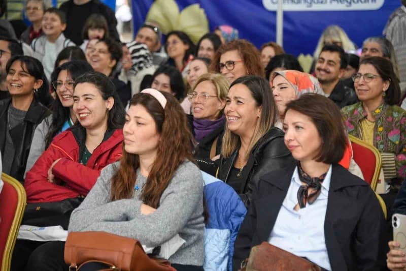 2. Osmangazi Kitap Günleri'nde, Serkan Karaismailoğlu kitapseverlere hitap etti.