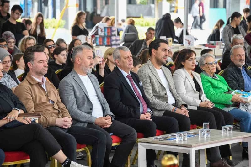 Osmangazi Belediyesi’nin kitapseverleri birbirinden değerli Kitap ve Yazarlarla buluşturduğu 2. Osmangazi Kitap Günleri,