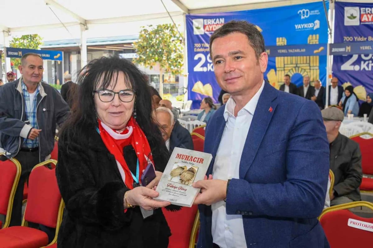Osmangazi Meydanı’nda düzenlenen 2. Kitap Günleri etkinliğinde yazarlar ve kitapseverler buluşuyor