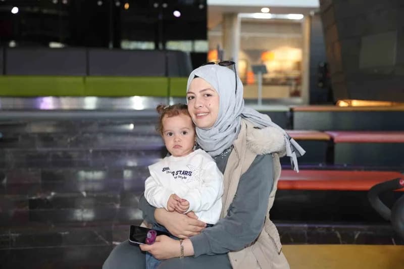 Başvurular neticesinde belirlenen 10 ebeveyn ve çocuğunun katıldığı atölyede, erken çocukluk döneminde kitap okuma alışk
