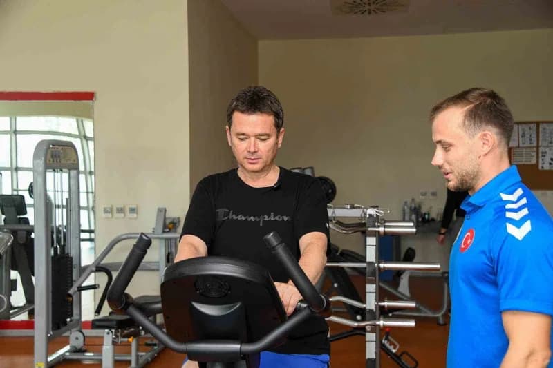 Osmangazi Belediyesi, "Sporun Kalbi Osmangazi" uygulamasıyla spor tesislerine erişimi, eğitim programlarına kaydı ve öde