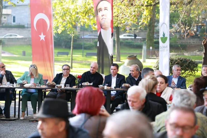 Osmangazi Belediye Başkanı Erkan Aydın, vatandaşlarla doğrudan iletişim kurmak, talep ve önerileri y