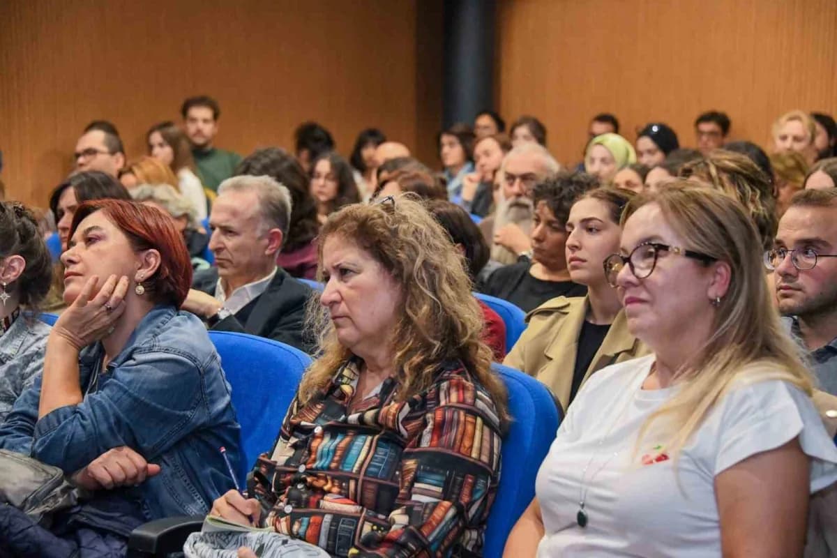Osmangazi Belediyesi, Hisar Arkeoparkı Kültür Buluşmaları kapsamında ve "Uludağlı Kadın Filozoflar" başlığıyla düzenledi