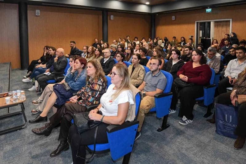 Osmangazi Belediyesi, Hisar Arkeoparkı Kültür Buluşmaları kapsamında ve "Uludağlı Kadın Filozoflar" başlığıyla düzenledi