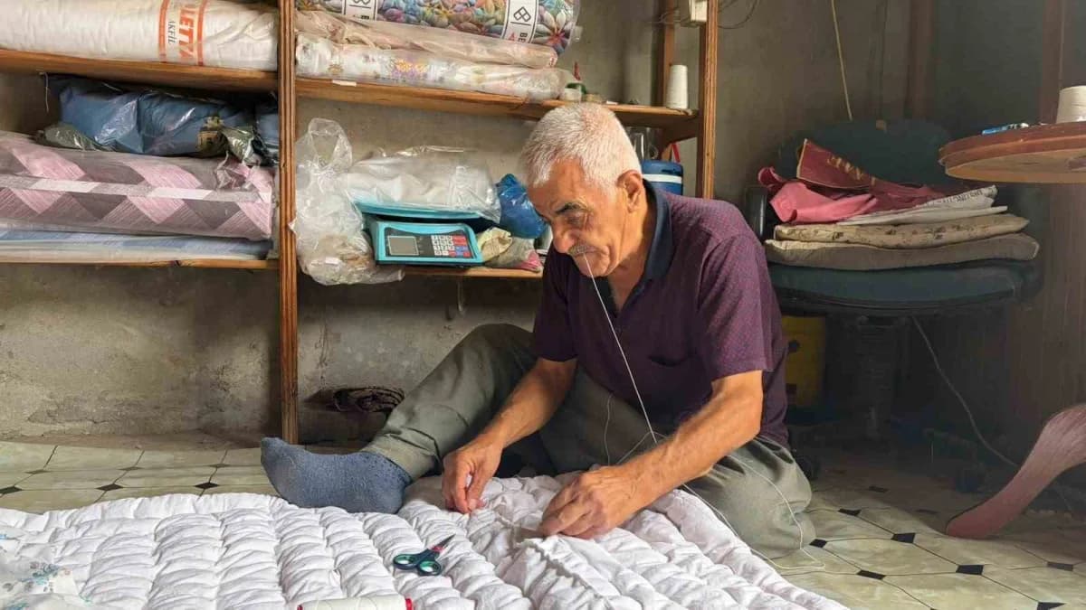 Mehmet Doğanay 54 yıldır yorganlara ilmek ilmek emek işliyor