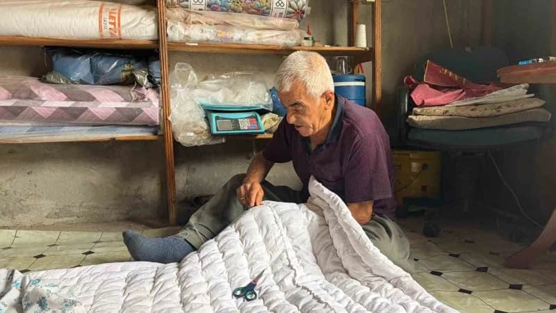 Mehmet Doğanay 54 yıldır yorganlara ilmek ilmek emek işliyor