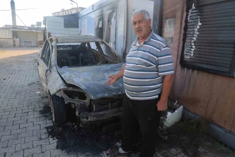 Hatay Antakya konteyner kentte gece saatlerinde yanan park halindeki otomobil