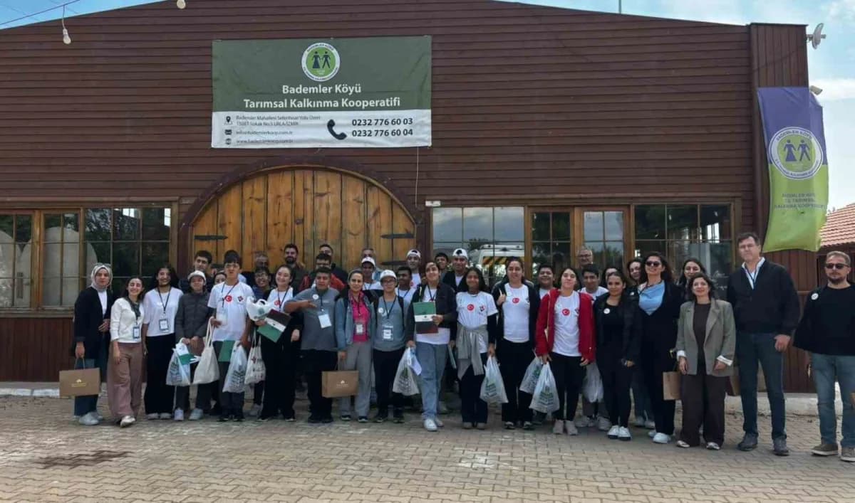 İzmir Ekonomi Üniversitesi kampüsünde özel gereksinimli gençler meslek atölyelerinde üretim yapıyor