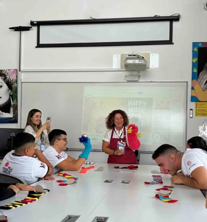 İzmir Ekonomi Üniversitesi (İEÜ), lisede Eğitim gören Özel gereksinimli 30 genci, ‘meslekleri Tanıyorum, İşimi Seçiyorum