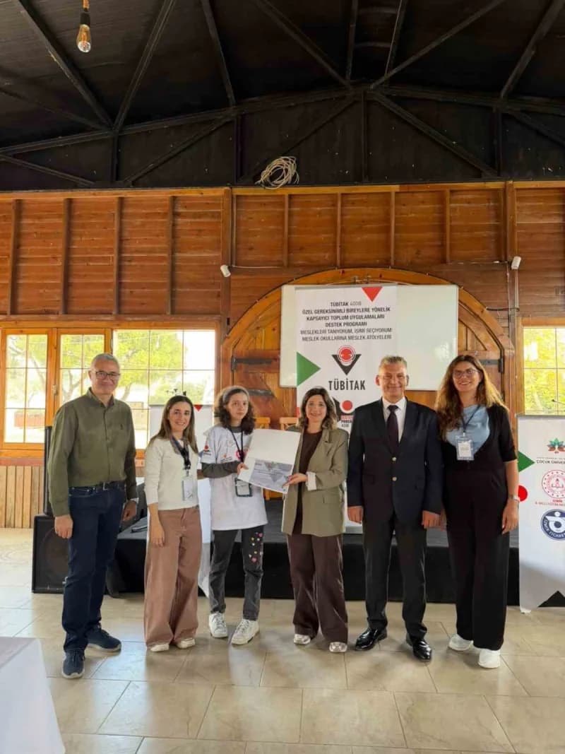 İzmir Ekonomi Üniversitesi (İEÜ), lisede Eğitim gören Özel gereksinimli 30 genci, ‘meslekleri Tanıyorum, İşimi Seçiyorum