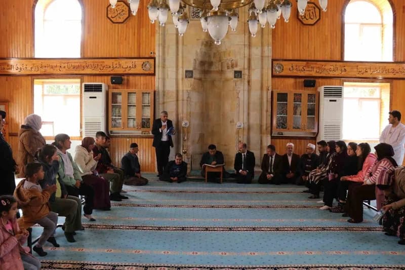 Erzurum’un Oltu ilçesinde, Camiler ve Din Görevlileri Haftası dolayısıyla özel ihtiyaçlı öğrencilerin engelsiz camide bu