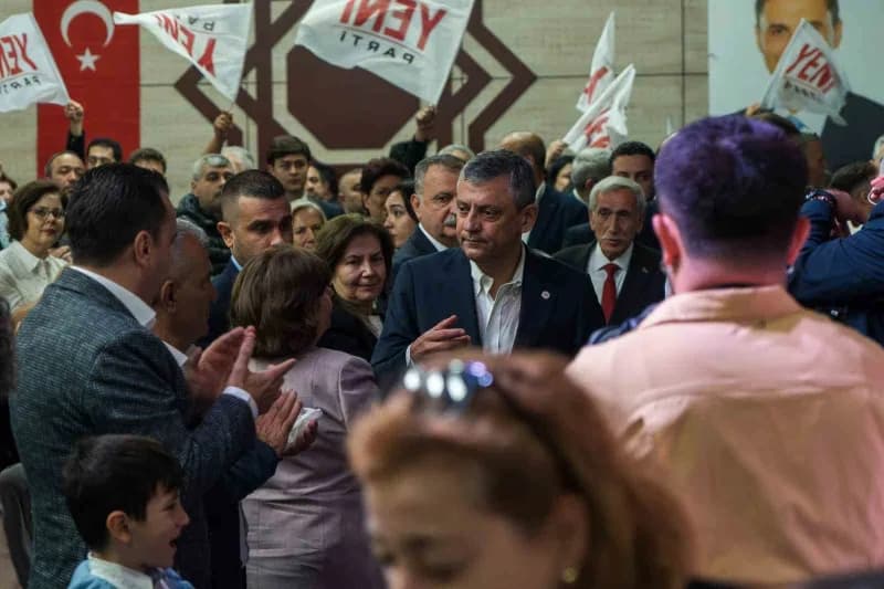 Yeni Parti Genel Başkanı Özgür Özel, memleketi Manisa’da partisinin 1. Olağan Kongresi’ne katıldı.