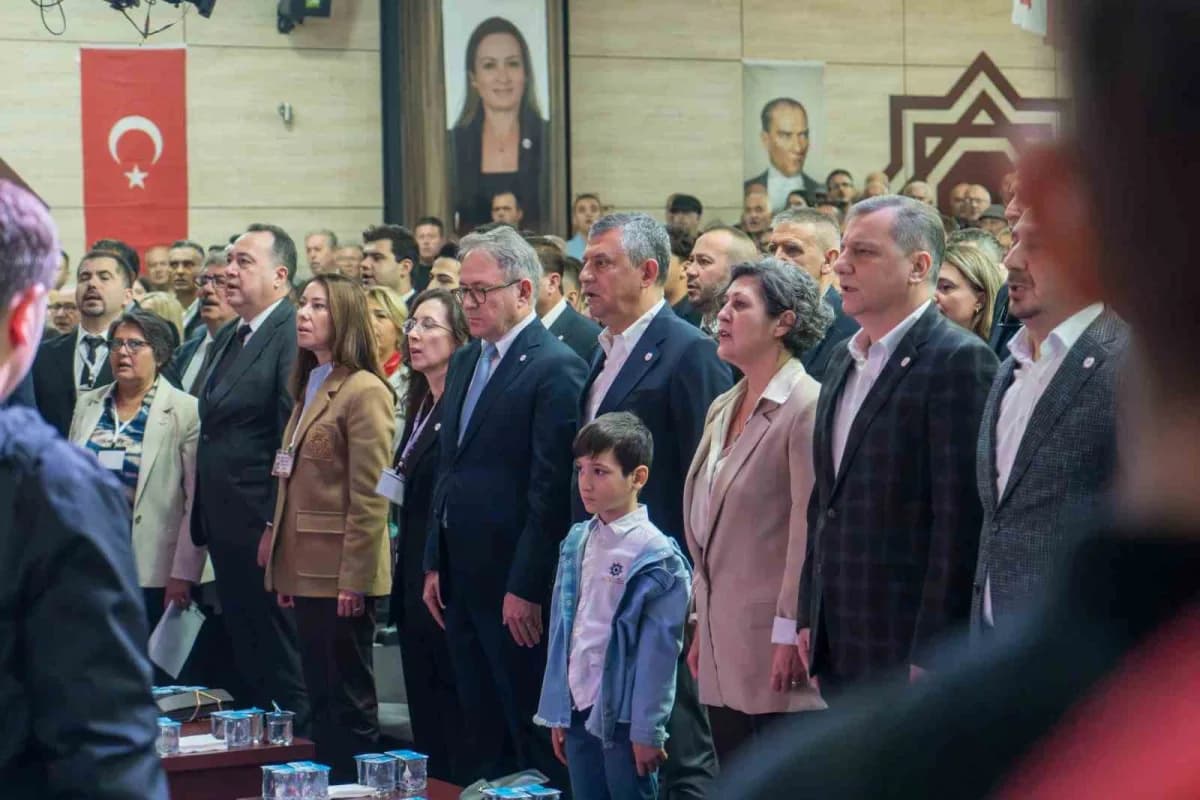 Yeni Parti Genel Başkanı Özgür Özel, memleketi Manisa’da partisinin 1. Olağan Kongresi’ne katıldı.