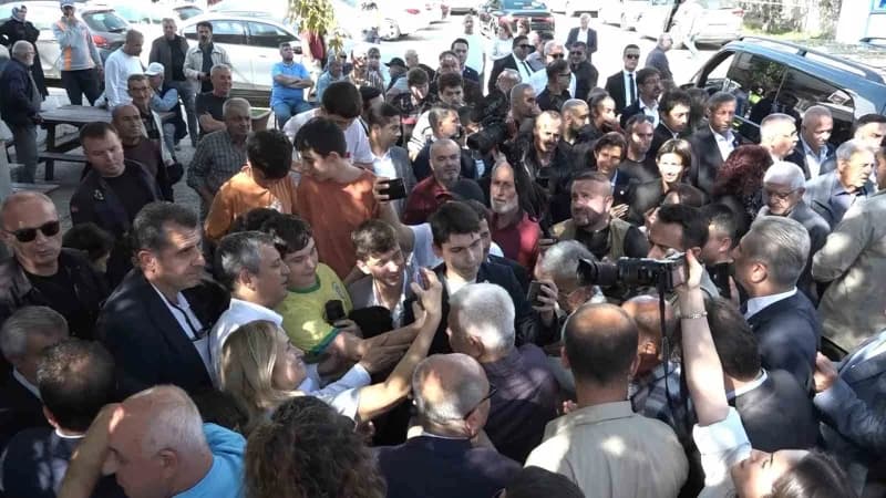 Yeni Parti Genel Başkanı Özgür Özel, Bursa’da çiftçilerle bir araya geldi