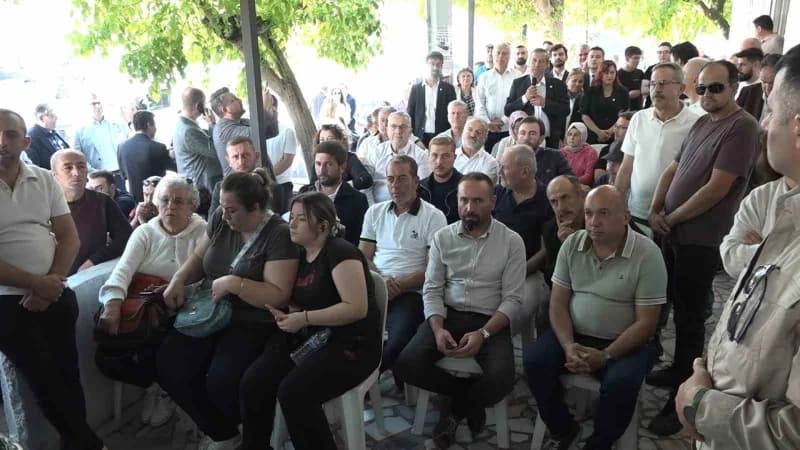 Yeni Parti Genel Başkanı Özgür Özel, Bursa’da çiftçilerle bir araya geldi