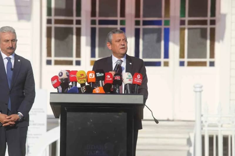 Özgür Özel Mudanya Mütarekesi programında vatandaşlarla konuşuyor