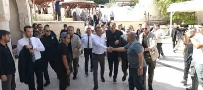 Özgür Özel Silifke'de partililere hitap ederken