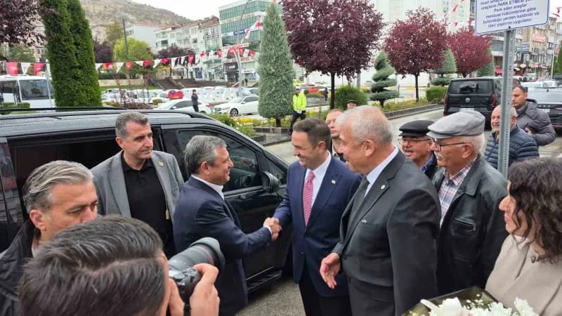 Yozgat Büyük Sinema Kültür Merkezi'nde düzenlenen il başkanlığı seçimi öncesinde partililer ve vatandaşlarla bir araya g