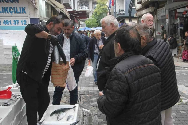 Karadeniz'de palamut avının bollaşmasıyla birlikte fiyatlar yarı yarıya düştü. Yaklaşık 800-900 gram ağırlığındaki palam