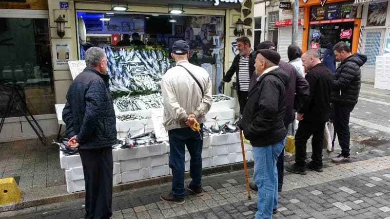 Karadeniz'de palamut avının bollaşmasıyla birlikte fiyatlar yarı yarıya düştü. Yaklaşık 800-900 gram ağırlığındaki palam