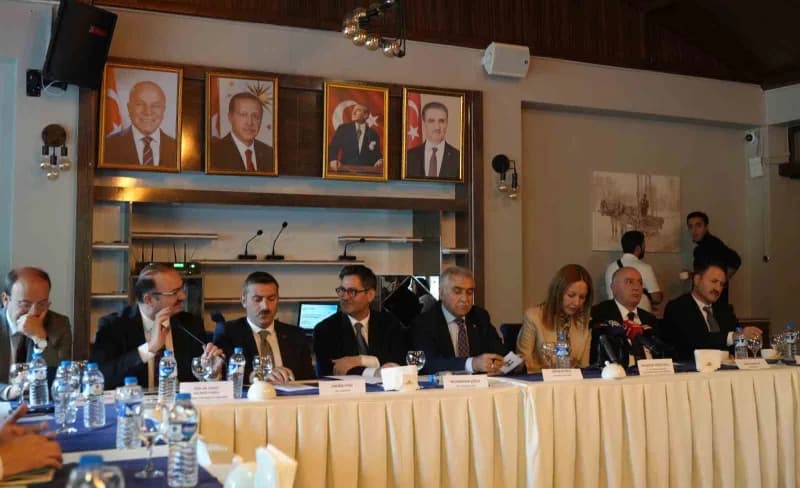 Erzurum Palandöken Kayak Merkezi'nde düzenlenen Palandöken Ekonomi Forumu toplantısından bir kare