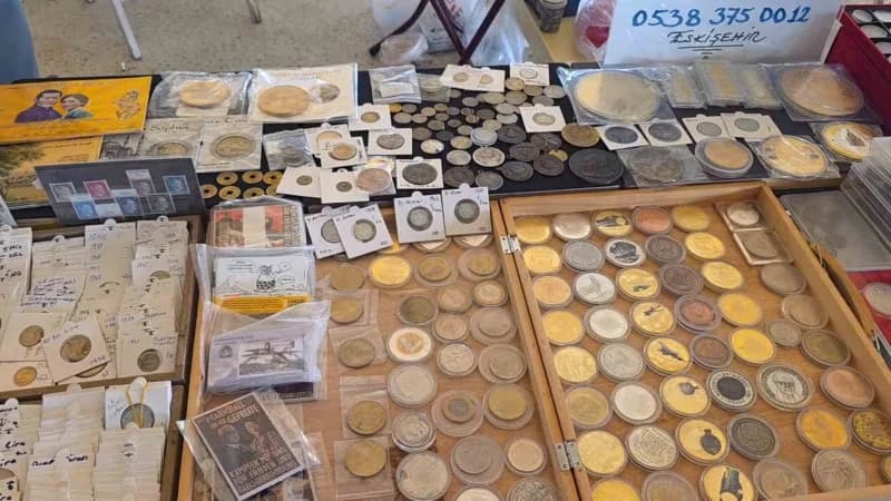 54 yıllık Para koleksiyonunu Kütahya antika pazarında meraklılarıyla buluşturuyor