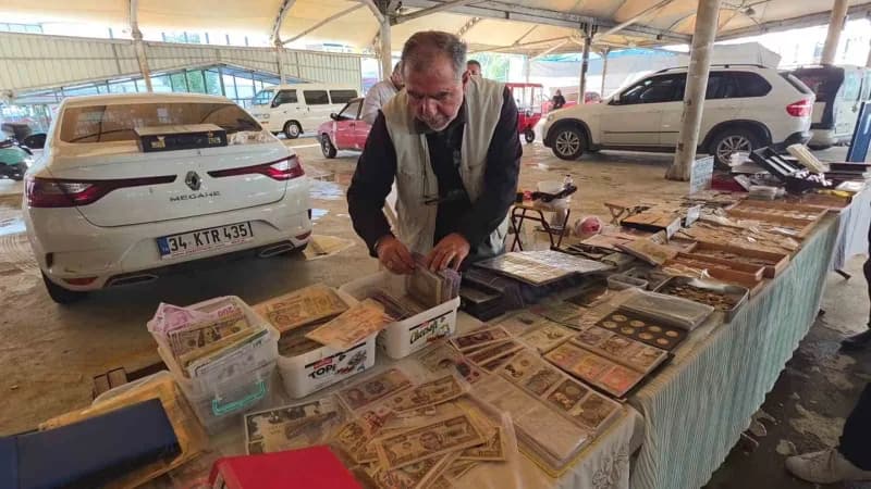 54 yıllık Para koleksiyonunu Kütahya antika pazarında meraklılarıyla buluşturuyor