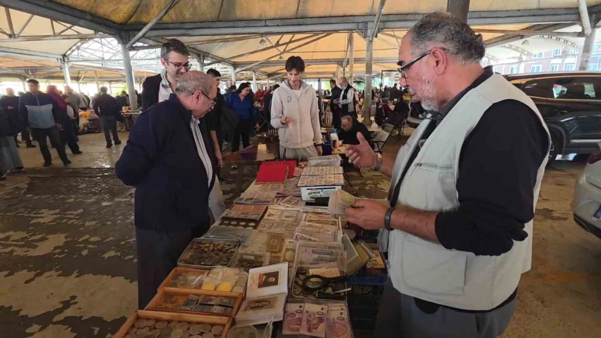 54 yıllık Para koleksiyonunu Kütahya antika pazarında meraklılarıyla buluşturuyor