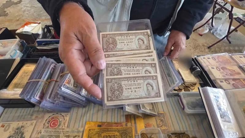 54 yıllık Para koleksiyonunu Kütahya antika pazarında meraklılarıyla buluşturuyor