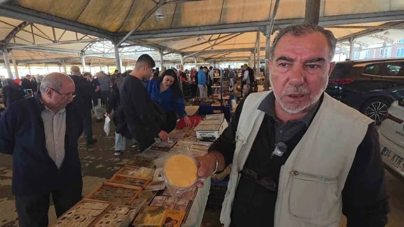 54 yıllık Para koleksiyonunu Kütahya antika pazarında meraklılarıyla buluşturuyor