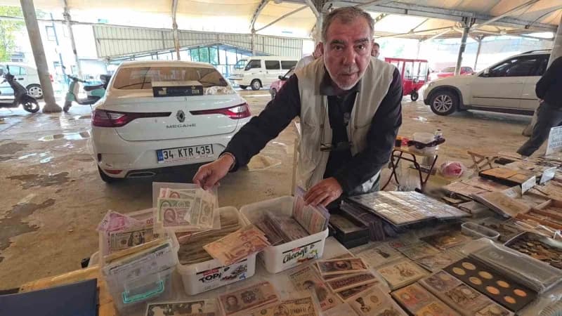 54 yıllık Para koleksiyonunu Kütahya antika pazarında meraklılarıyla buluşturuyor