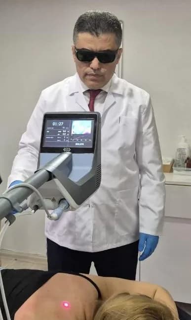 Fiziksel Tıp ve Rehabilitasyon Uzmanı Prof. Dr. İrfan Koca, Patlamış fıtığın tek başına ameliyat anlamına gelmediğini, u