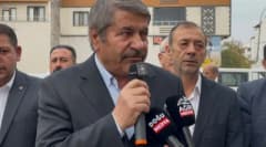 Patnos Belediye Başkanı Abdulhalık Taşkın basın açıklaması yaparken