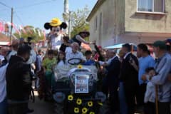 Kocaeli İzmit Çakırlar Köyü'nde süslenen patpatların konvoy halinde köyde tur atması