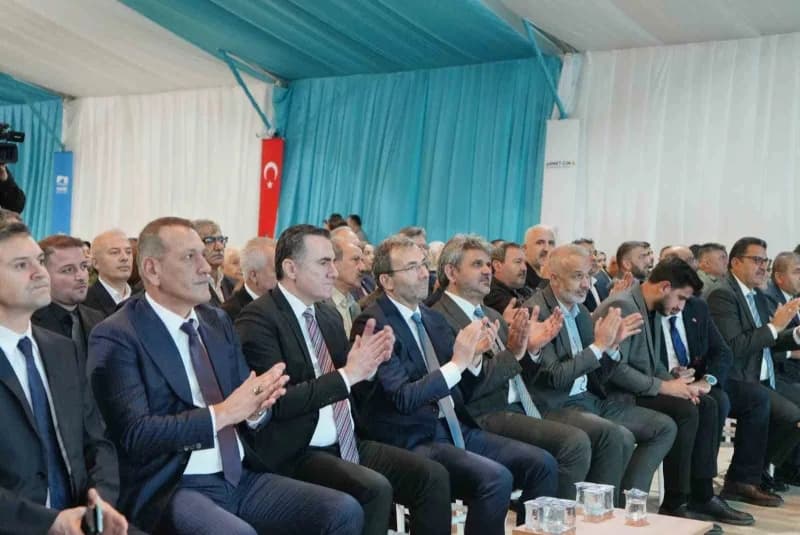 Türkiye’nin farklı bölgelerinden 35 hemşehri derneğinin katılımıyla gerçekleştirilen dev organizasyon, 2-24 Ekim tarihle