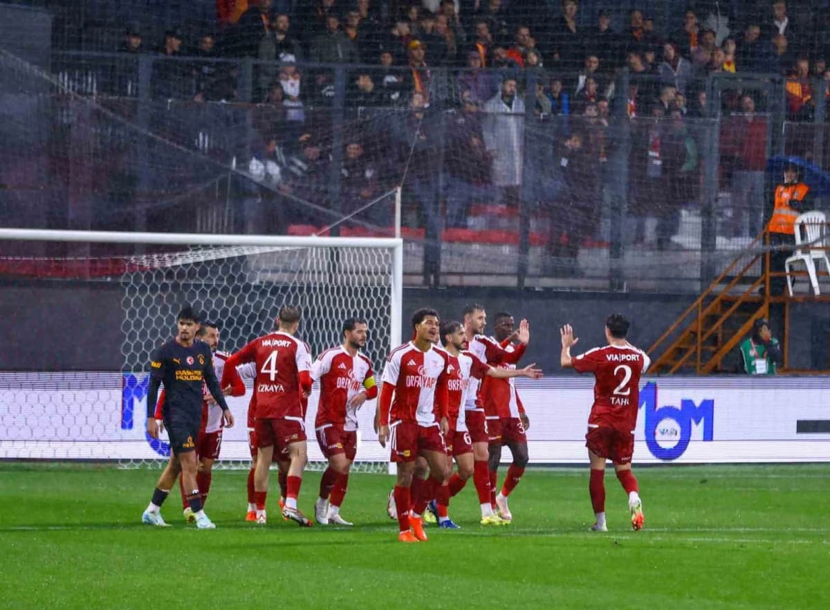 Galatasaray, Trendyol 1. Lig ekiplerinden Pendikspor ile oynadığı hazırlık maçında 3-3 berabere kaldı.