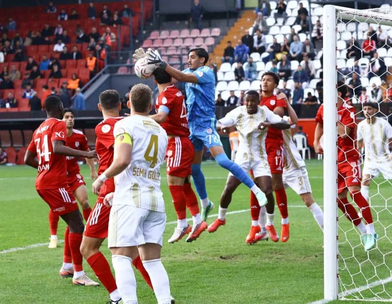 Trendyol 1. Lig'in 12. Haftasında Pendikspor, sahasında karşılaştığı Kayserispor ile 2-2 berabere ka