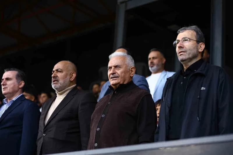 Karşılaşmayı binali yıldırım da takip etti