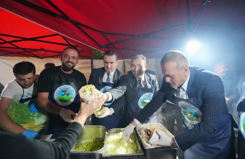 Pendik Memleket Günleri'nde 2.4 ton hamsi dağıtımı ve horon gösterileri
