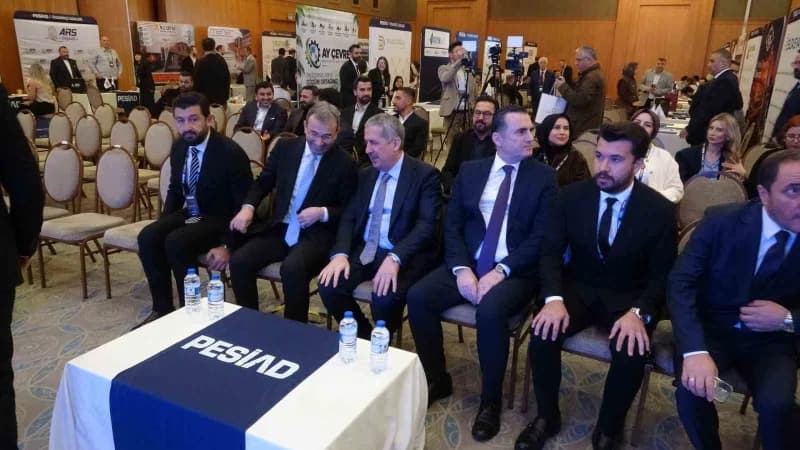 Ticaret Bakan Yardımcısı Mahmut Gürcan, Togg CEO’su Mehmet Gürcan Karakaş, Pendik Belediye Başkanı A