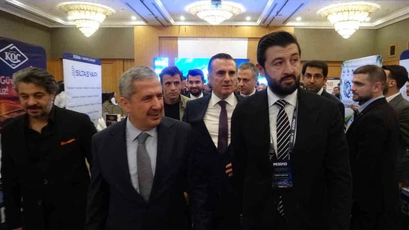 Ticaret Bakan Yardımcısı Mahmut Gürcan, Togg CEO’su Mehmet Gürcan Karakaş, Pendik Belediye Başkanı A