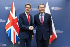 Polonya Dışişleri Bakanı Radoslaw Sikorski ve İngiltere Dışişleri Bakanı Ed Miliband ortak basın toplantısında
