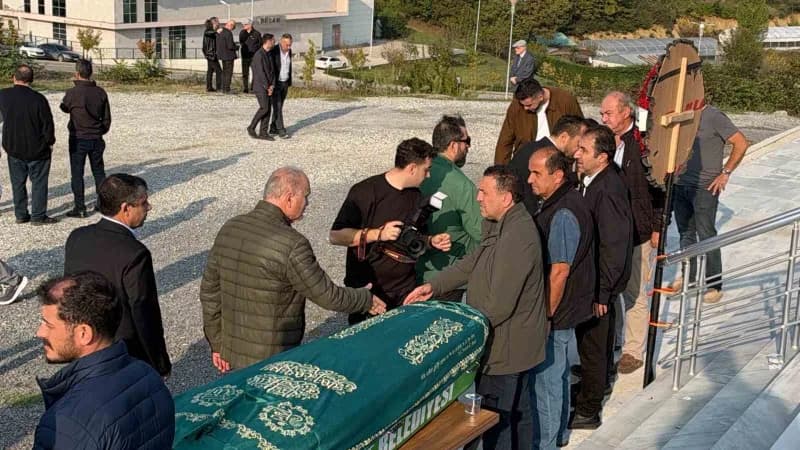 Düzce Üniversitesi’nde öğretim görevlisi olarak çalışan İnşaat Mühendisi Prof. Dr. Ayhan Şamandar ge