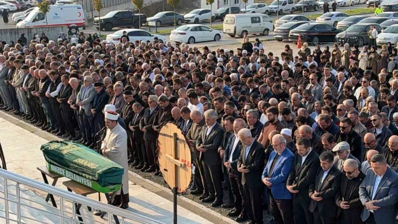 Düzce Üniversitesi’nde öğretim görevlisi olarak çalışan İnşaat Mühendisi Prof. Dr. Ayhan Şamandar ge