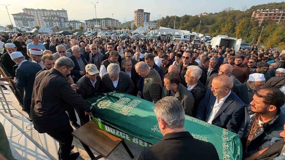 Düzce Üniversitesi’nde öğretim görevlisi olarak çalışan İnşaat Mühendisi Prof. Dr. Ayhan Şamandar ge
