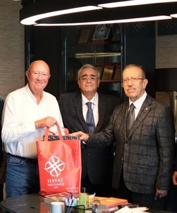 Uluslararası El Bileği Merkezleri’nin (International Wrist Centers, IWC) Kurucusu ve Başkanı, Uluslararası El Bileği Art