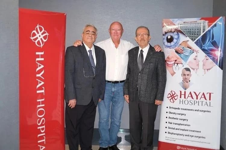 Dünyaca ünlü El Bileği cerrahı Prof. Dr. Mathoulin, 2023 yılında, merkezi Paris'te bulunan, Uluslararası El Bileği Merke