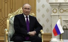 Vladimir Putin ve Mesud Pezeşkiyan Türkmenistan’da görüşme yaparken